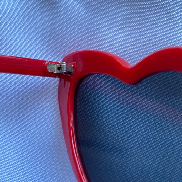 Red Heart Sunglasses - Picture 5 of 5